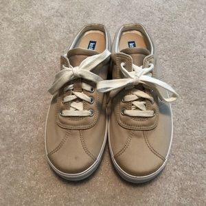 Open back tennis shoes